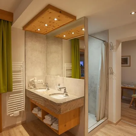 Konukevi Landgasthof Jagerwirt Volders